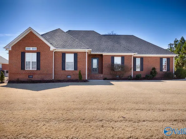 17916 Remington Dr, Athens, AL 35611