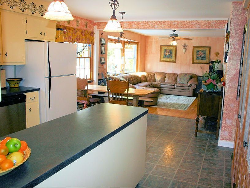 Kitchen/Den