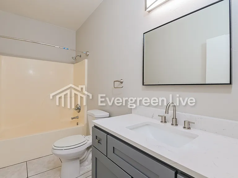 149 W Lee St — Photo 11