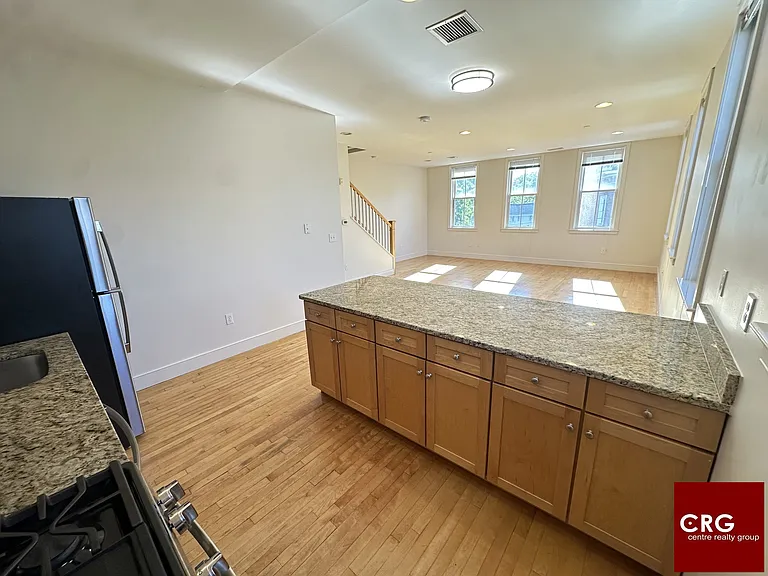 102-103 2nd St #Penthouse 04 — Photo 2