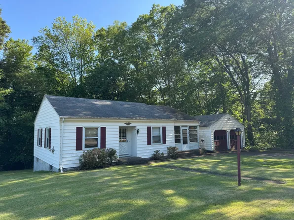 36 Cedar Lane, Montville, CT 06382