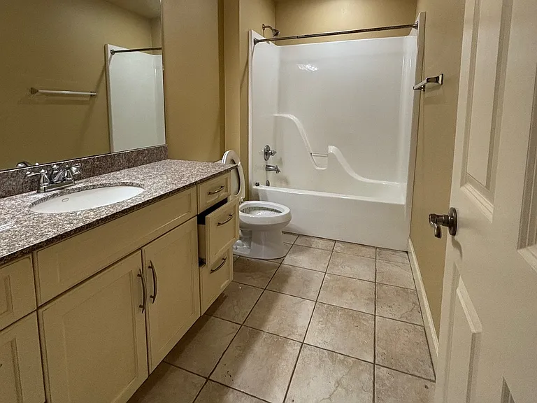 Renaissance Pointe Parkland Heights — Photo 43