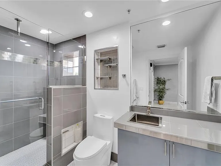 2080 W 1st St — Photo 17