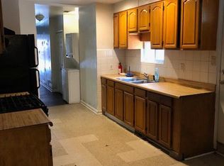 915 N 27th St, Camden, NJ 08105