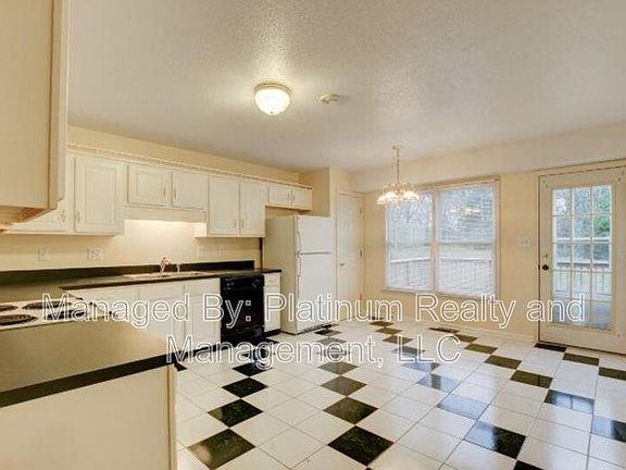 5th image of 2668 Derby Dr