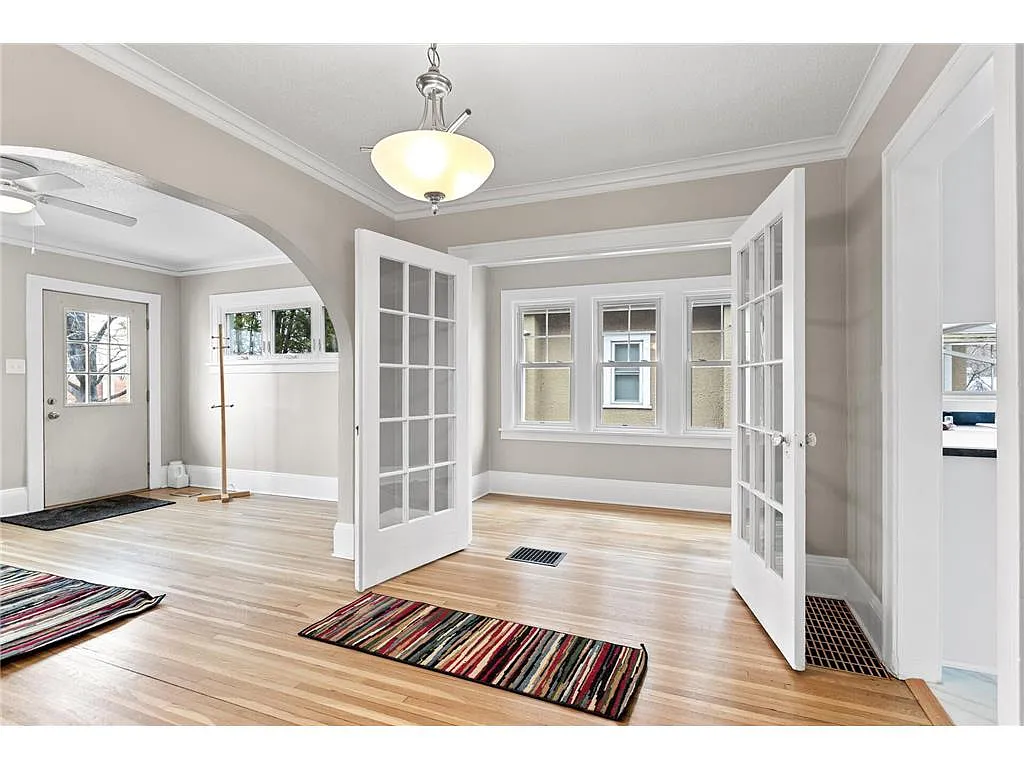 Building Photo - 1836 Roblyn Ave #1834