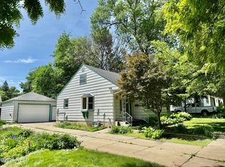 58 5th Ave NW, Watertown, SD 57201