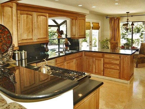3rd image of 33 Deer Meadow Pl