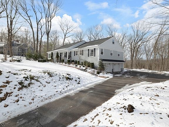 4th image of 26 Robin Glen Rd