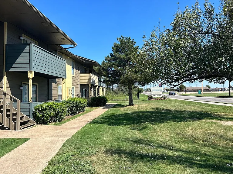 Almonte Apartments — Photo 9