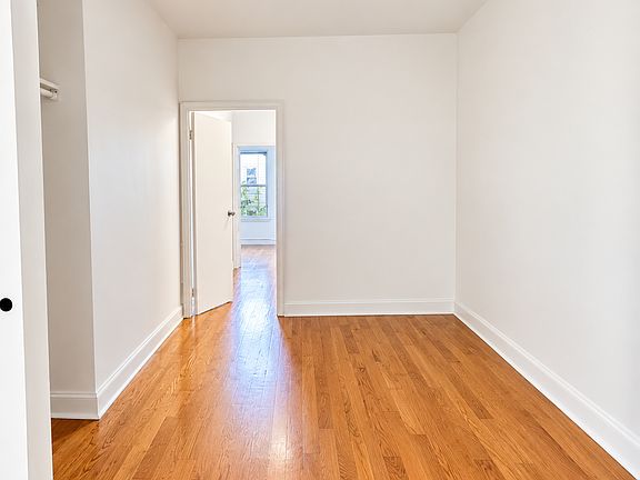 5th image of 124 Linden St APT 3R