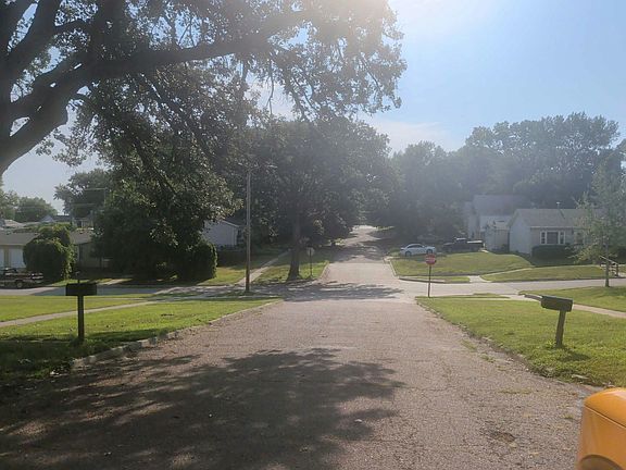 4th image of 712 2nd Ave
