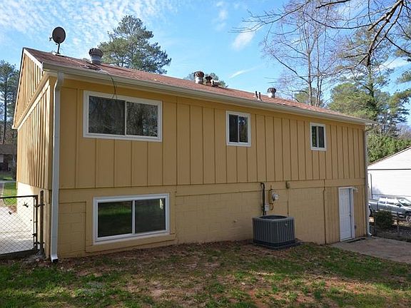 2nd image of 3001 Fern Valley Dr