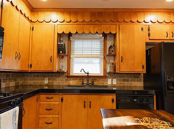 4th image of 1343 E McKinley Ave