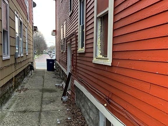 3rd image of 312 E Delavan Ave