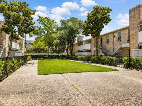 8243 Creekbend Dr #8243, Houston, TX 77071