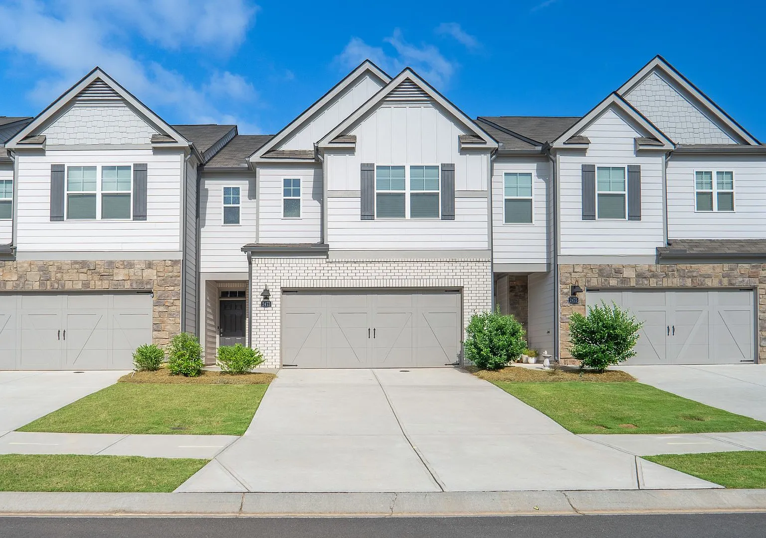Luxury Smart Home in Gated Rosewood Farms | Community Pool | Available Now! — Photo 1