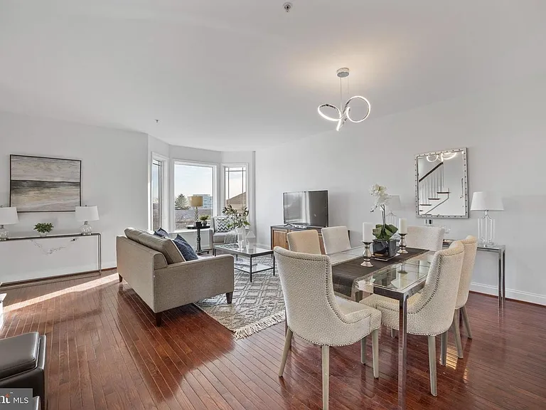 133 Merion Ave — Photo 5