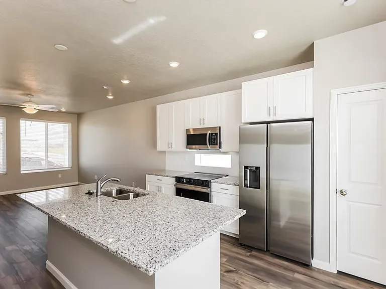 359 E Kanab Creek Dr — Photo 2