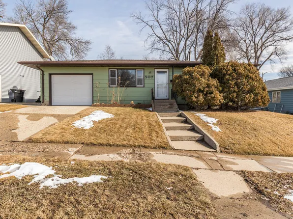 507 N 22nd St, Bismarck, ND 58501