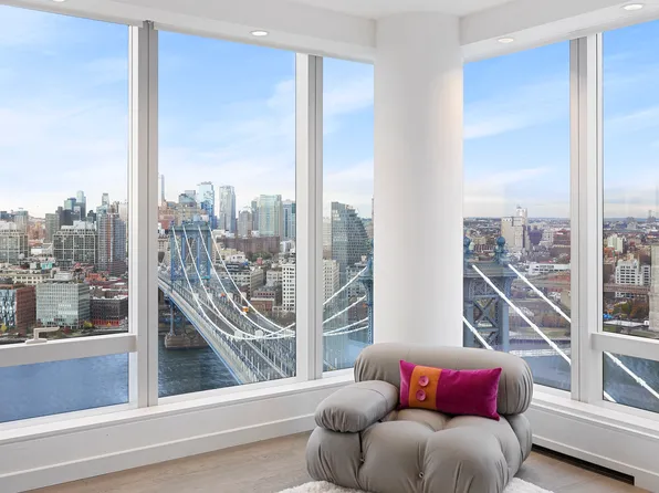 1 Manhattan Square image 3 of 33