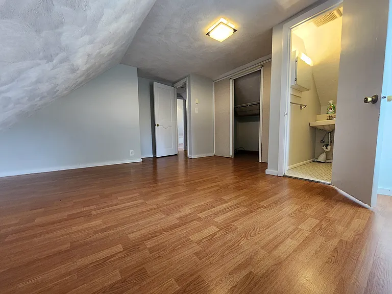 87 Freeman St #2 — Photo 8