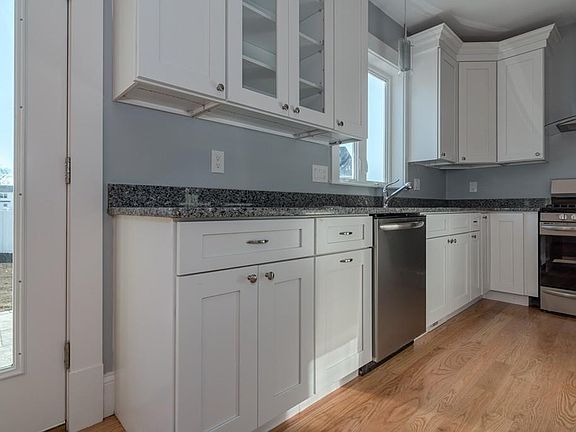 3rd image of 28 Hoover Ave
