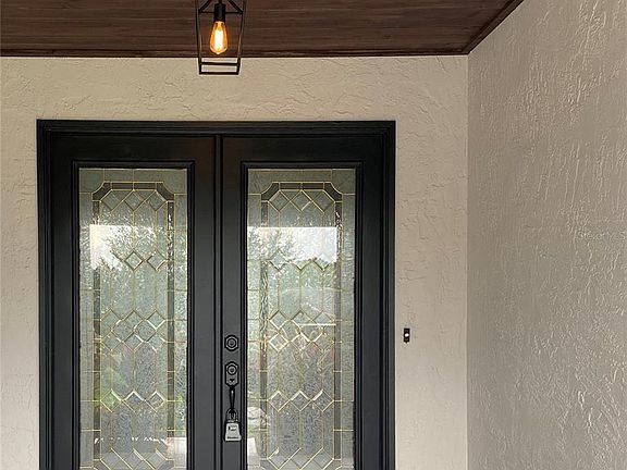 GORGEOUS ENTRY