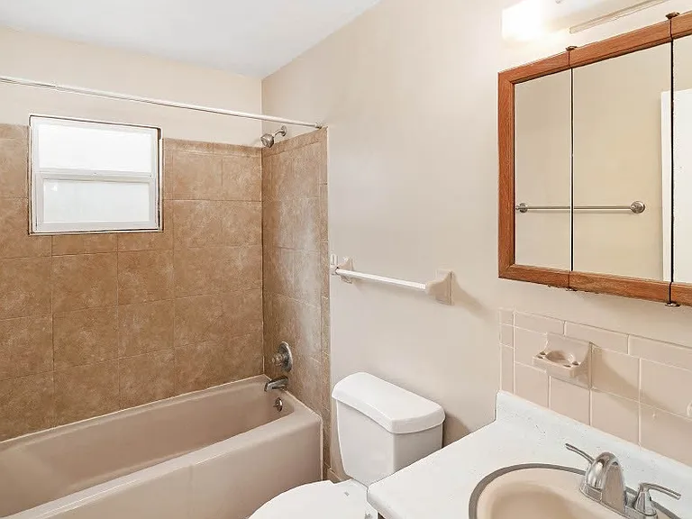 15653 NE 8th Pl — Photo 6