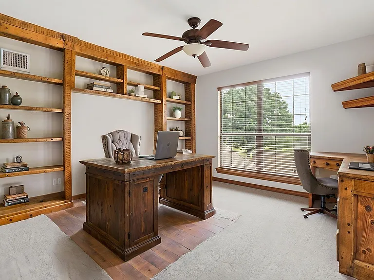 3102 NE Heritage Dr — Photo 3