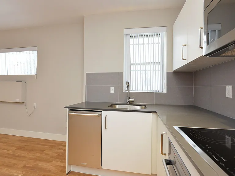 83 Isabella St — Photo 24