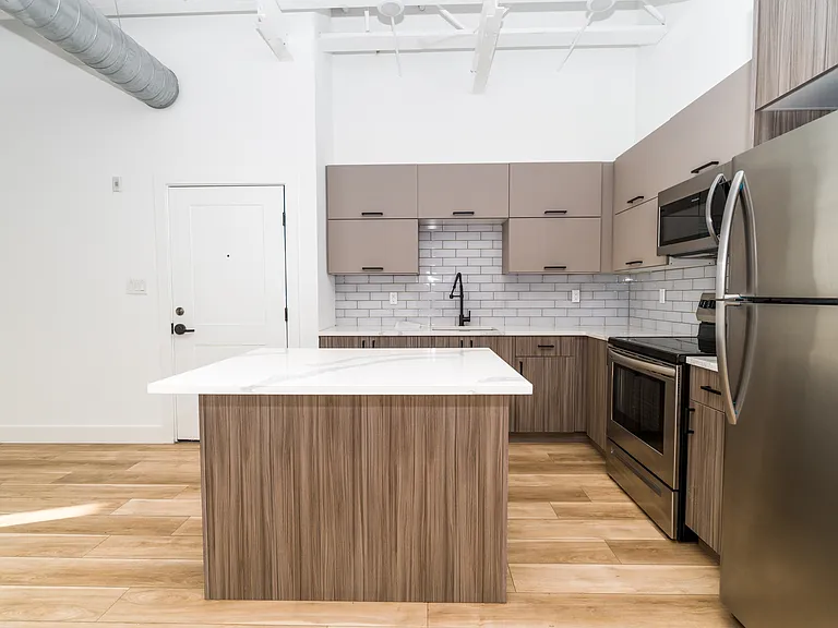 2700 E Auburn St — Photo 43