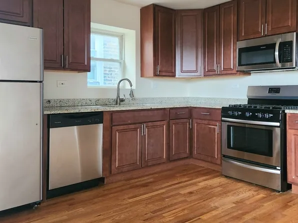 504 W 32nd St, Chicago, IL