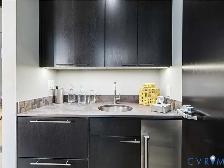 509 W 7th St — Photo 36