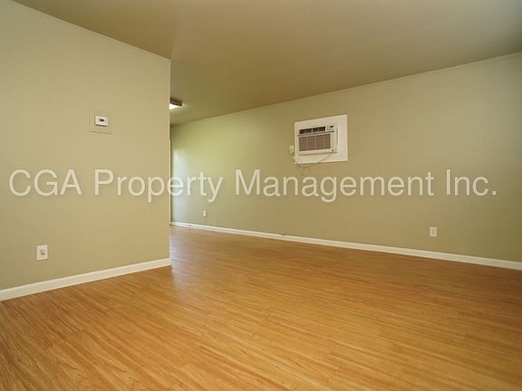 5th image of 418 Clinton Ave