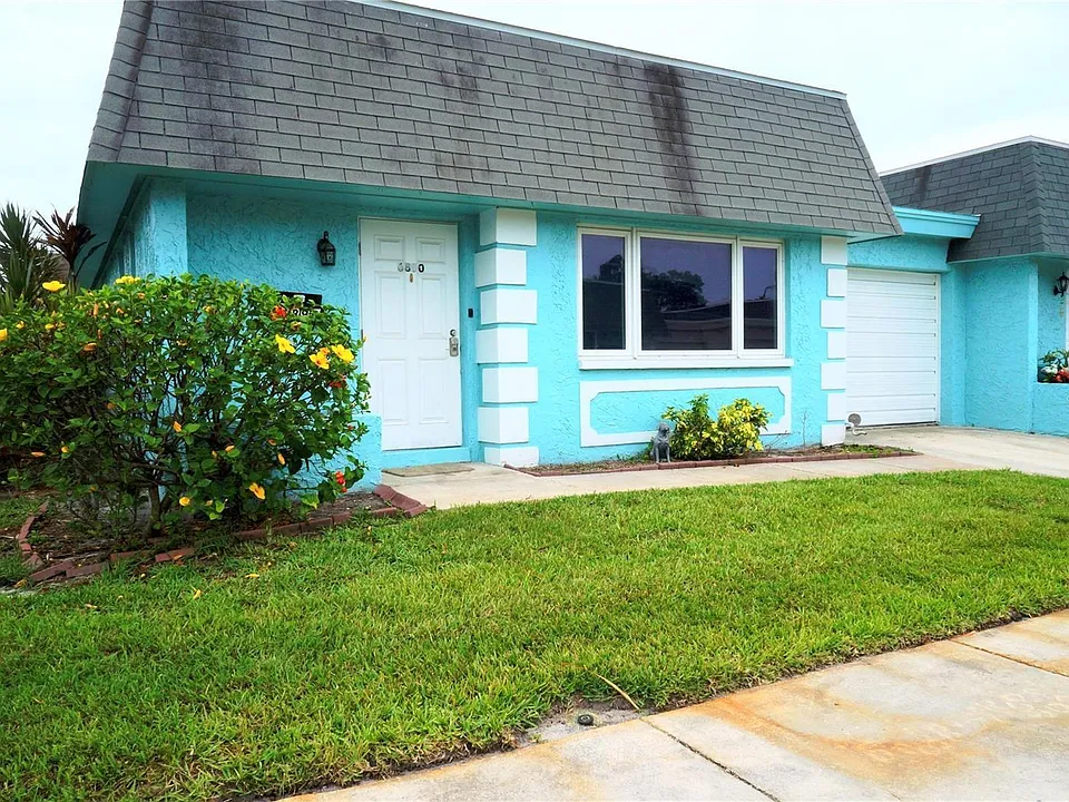 6890 Versailles N #10