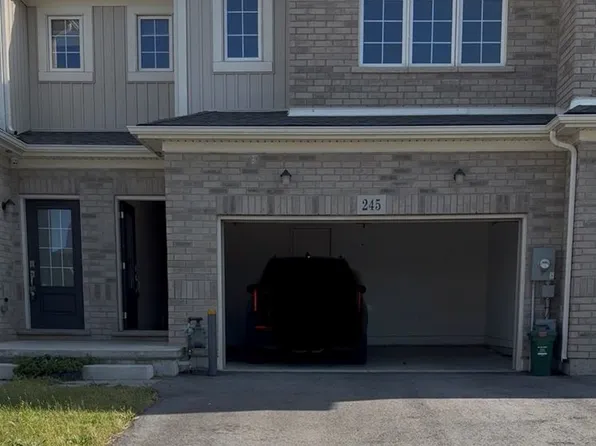 245 Bur Oak Dr, Thorold, ON L2V 0L7