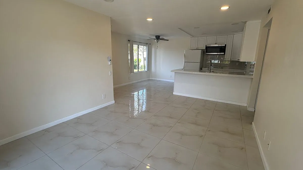 2 bed, 1.0 bath, 904 sqft, $2,790 — Photo 3
