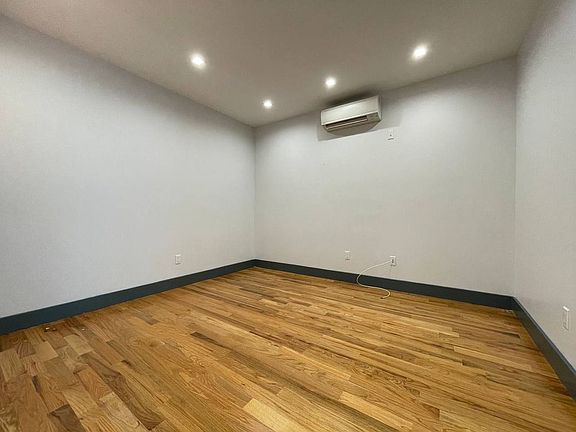 4th image of 237 Montrose Ave #2Z