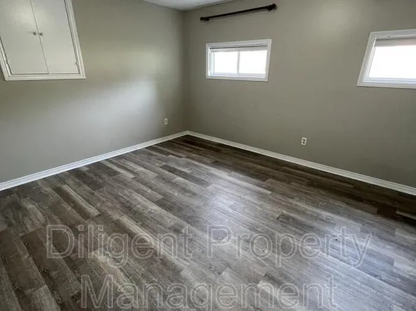 64 Lynch St Unit 6, Peterborough, ON K9J 5A9
