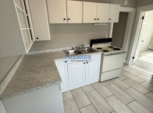 1897 Clarke Dr APT 1, Dubuque, IA 52001