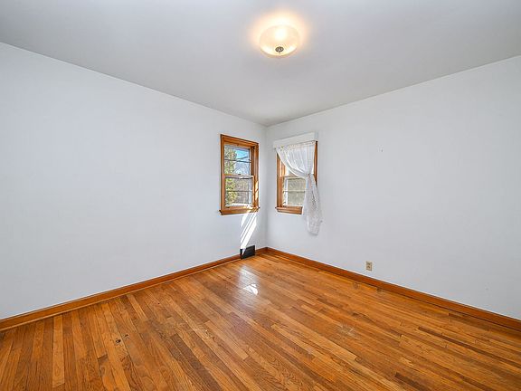 4th image of 1322 Lakeview St