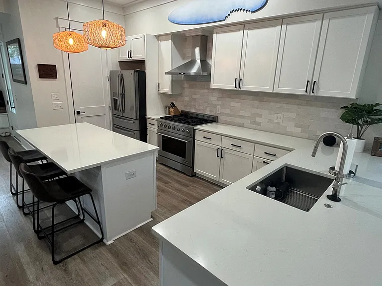 1218 Schirmer Ave — Photo 3