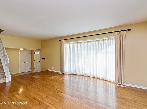2nd image of 954 N Topanga Dr