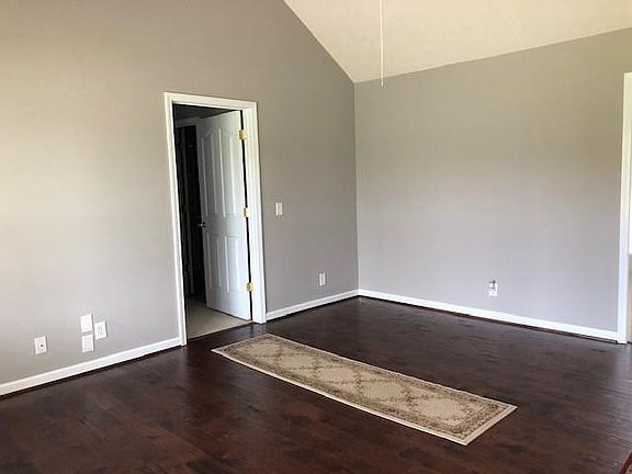 5th image of 204 Graydon St