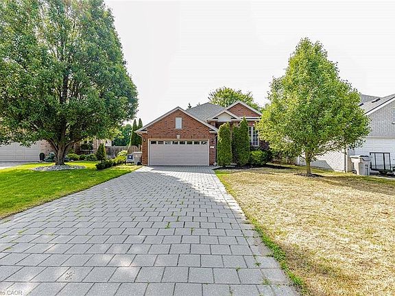 2nd image of 47 Queensway Dr