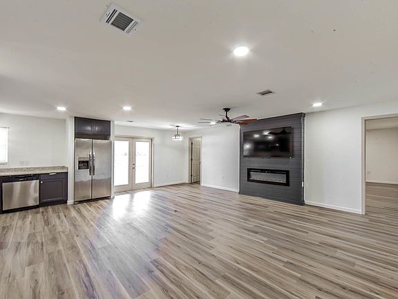 2nd image of 208 Sophie St