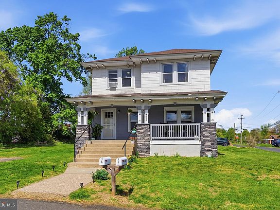 2nd image of 224 Oakdale Ave