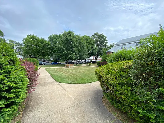 Sold by Winzone Realty Inc | media 3