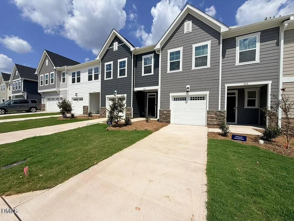 3 bed, 2.5 bath, 1805 sqft, $2,199 — Photo 1